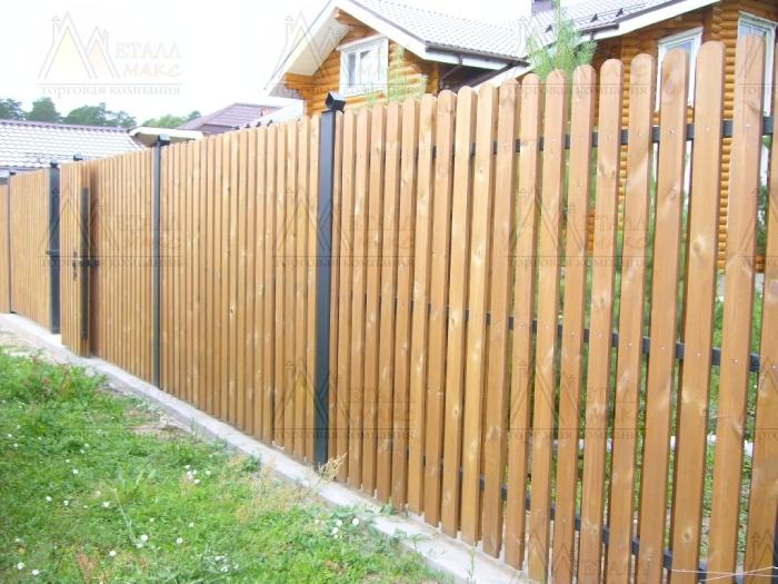 Забор из деревянной облицовки